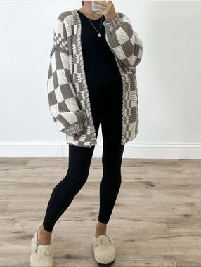 Chunky Knit Oversized Taupe Checkered Cardigan